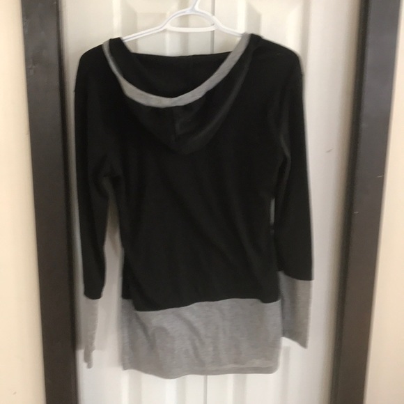 Long sleeved tunic with hood - Picture 2 of 4